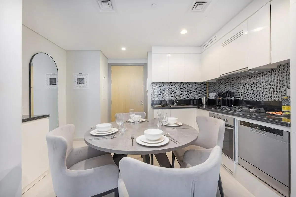 Elegant 2 Bedroom With Great Views In Business Bay Dubai Apartment