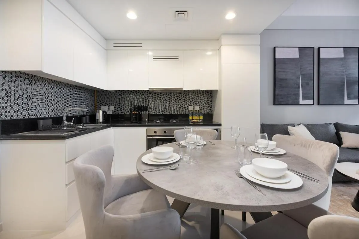 Elegant 2 Bedroom With Great Views In Business Bay Dubai Apartment